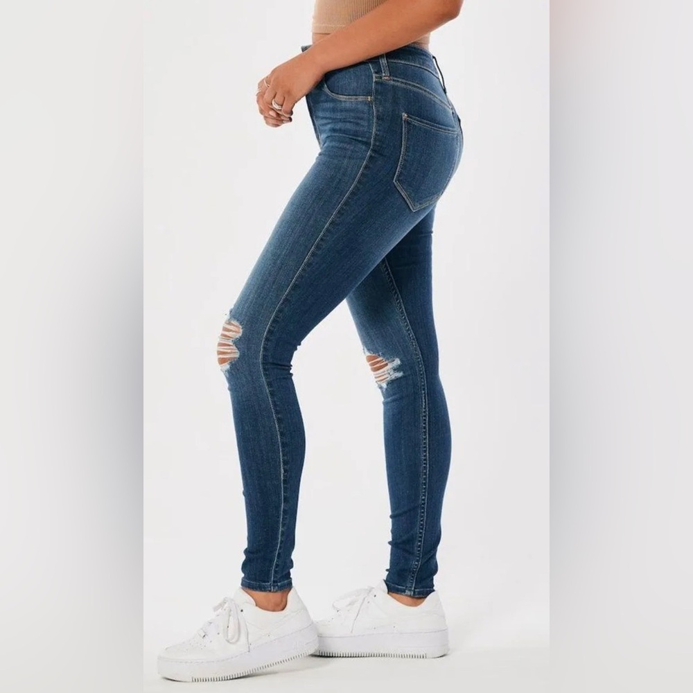 Hollister Ultra High-Rise Ripped Jean Leggings Advanced Stretch - Picture 4 of 16